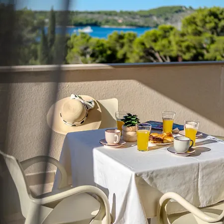 Apartment Milna - With Swimming Pool & Amazing Seaviews, Above Bijaka Beach Exteriér fotografie