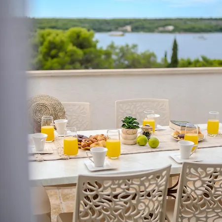Apartment Milna - With Swimming Pool & Amazing Seaviews, Above Bijaka Beach Exteriér fotografie
