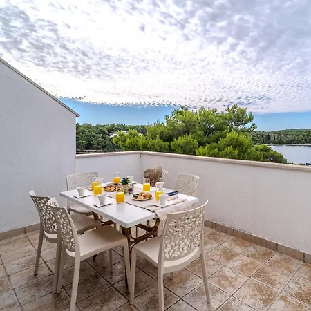 Apartment Milna - With Swimming Pool & Amazing Seaviews, Above Bijaka Beach Exteriér fotografie