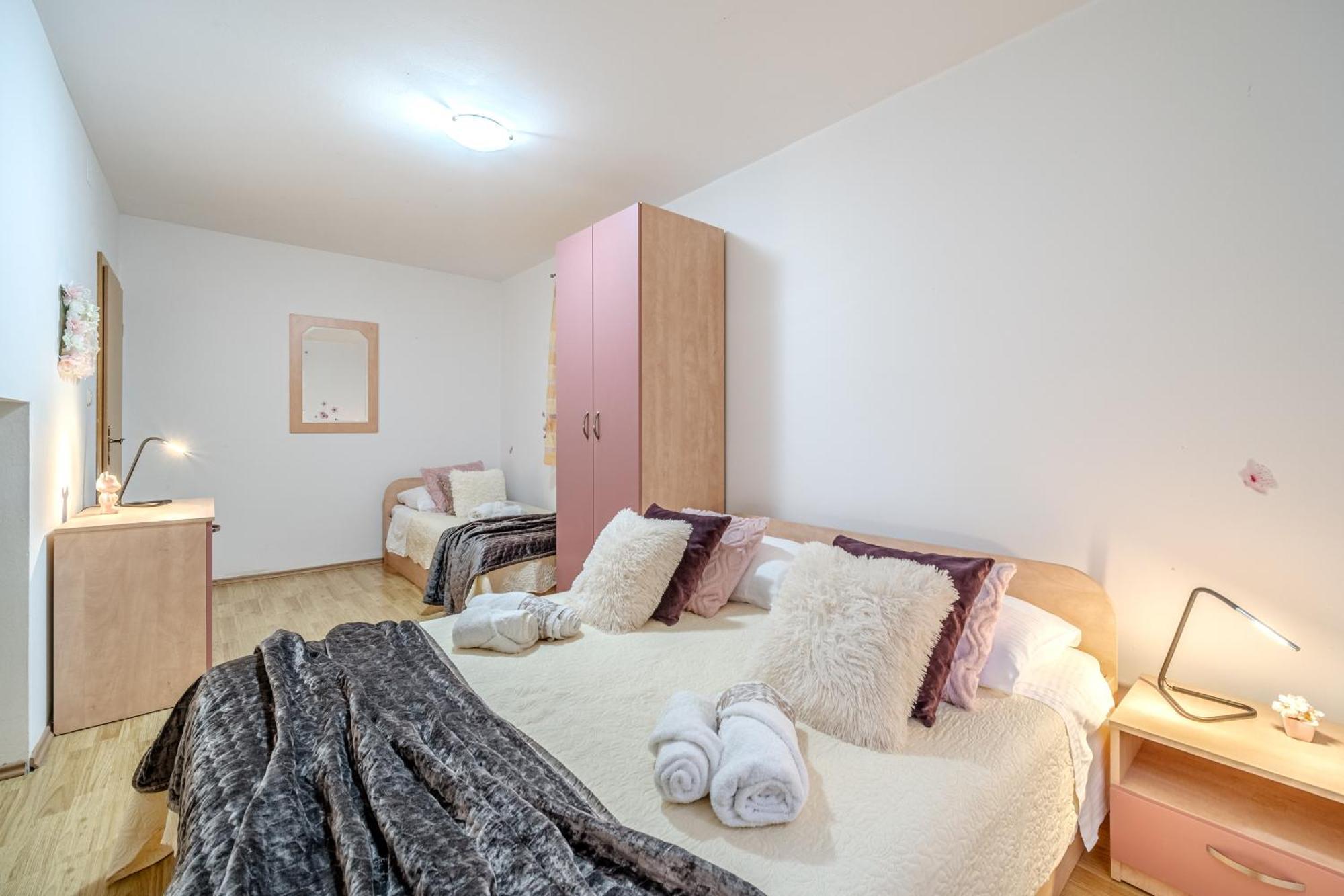 Milna - With Swimming Pool & Amazing Seaviews, Above Bijaka *