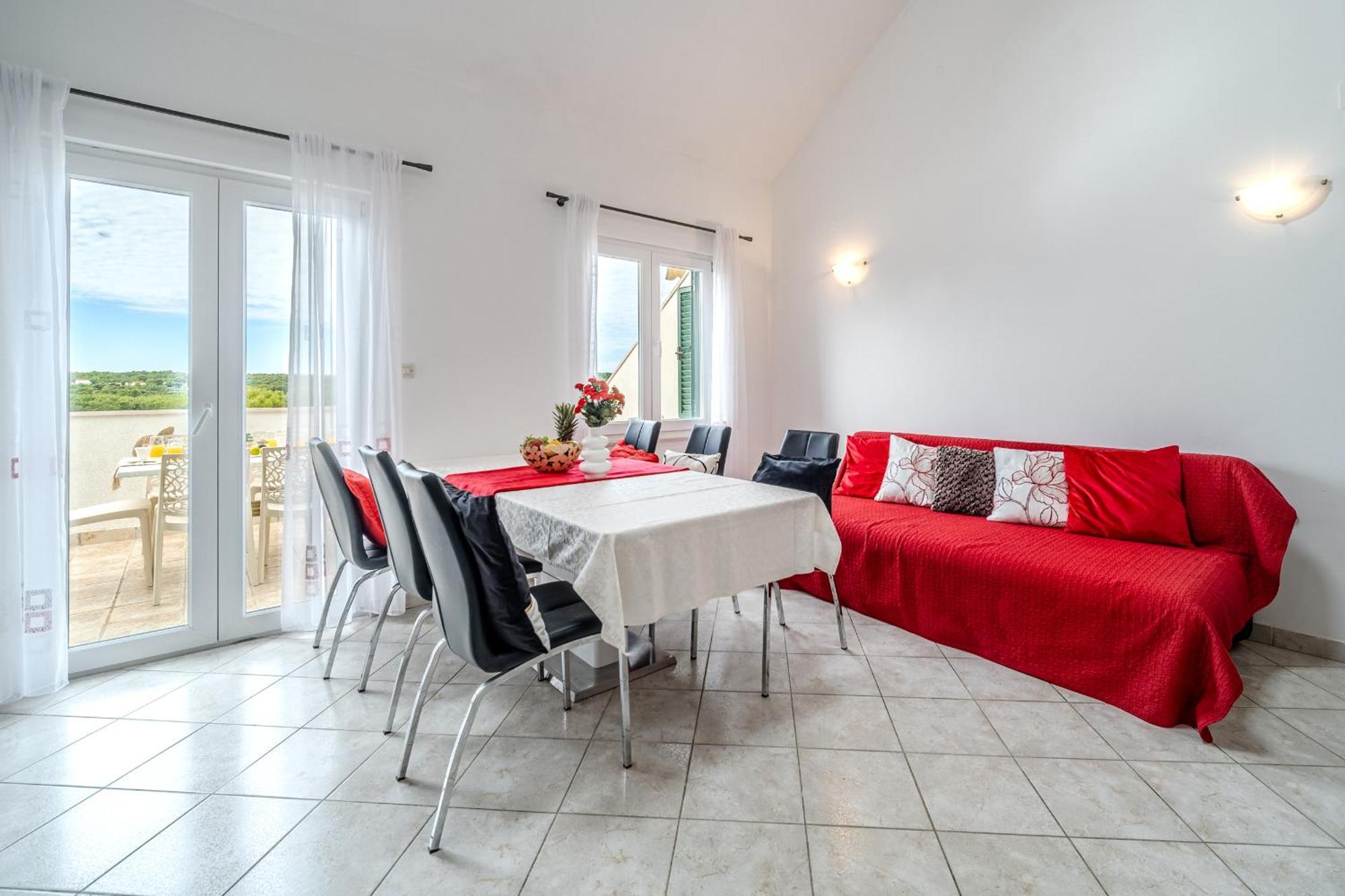 Milna - With Swimming Pool & Amazing Seaviews, Above Bijaka
