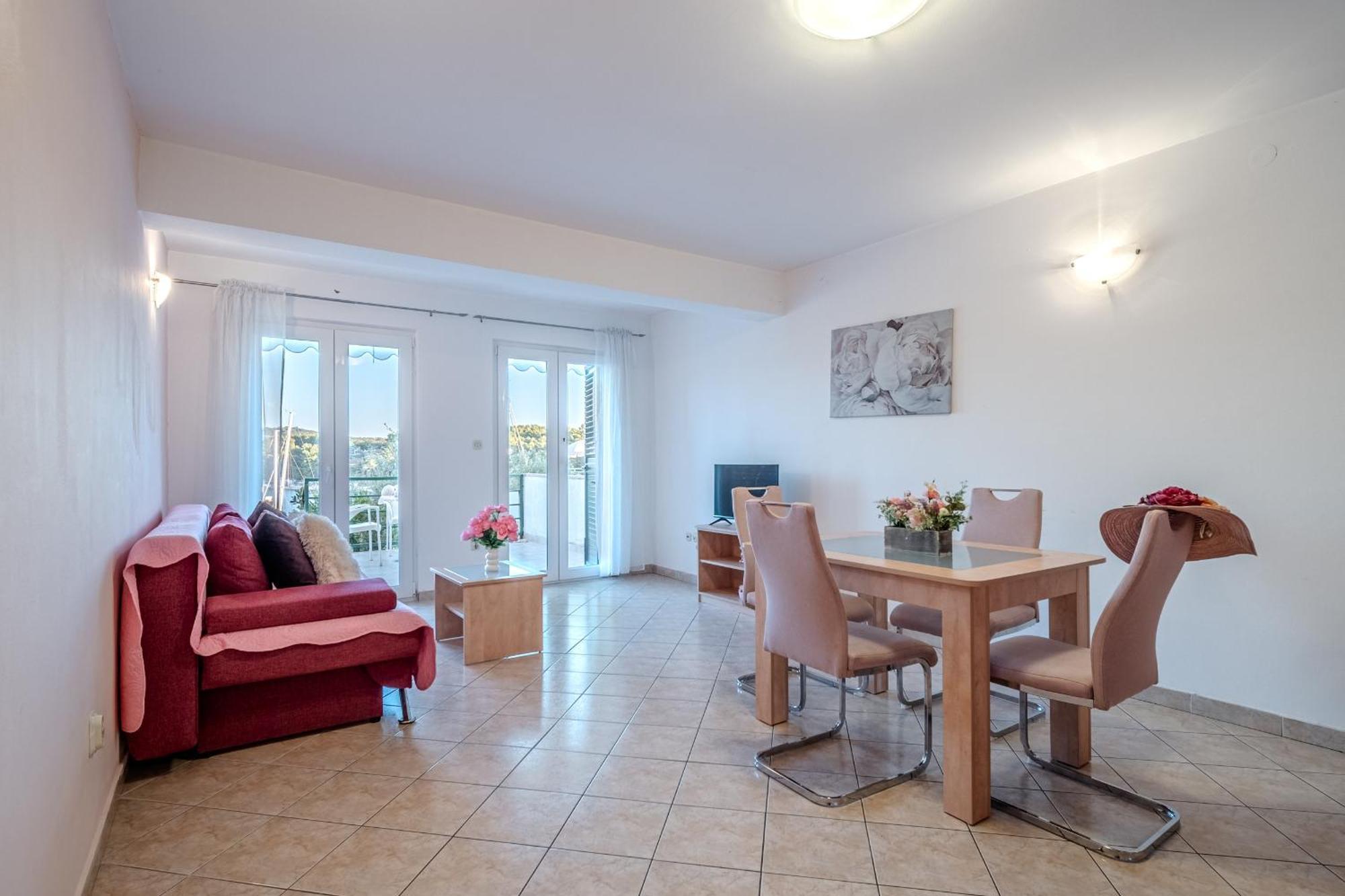 Milna - With Swimming Pool & Amazing Seaviews, Above Bijaka *
