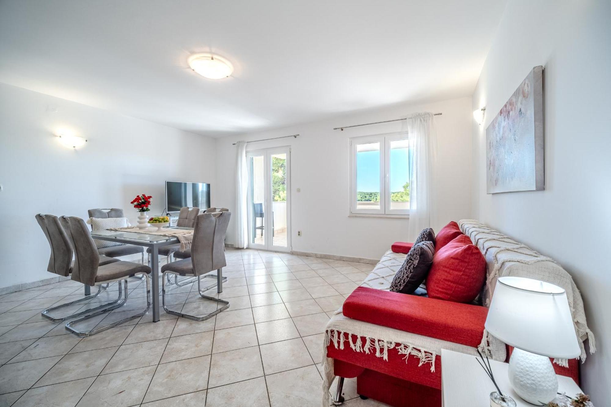 Apartment Milna - With Swimming Pool & Amazing Seaviews, Above Bijaka *