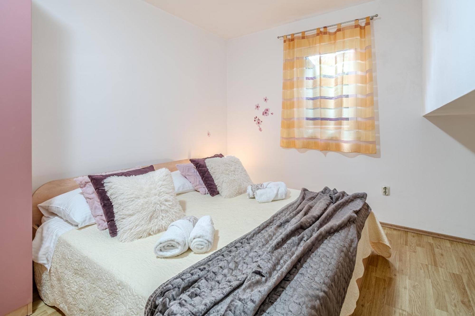 Milna - With Swimming Pool & Amazing Seaviews, Above Bijaka Apartment Milna (Brac)