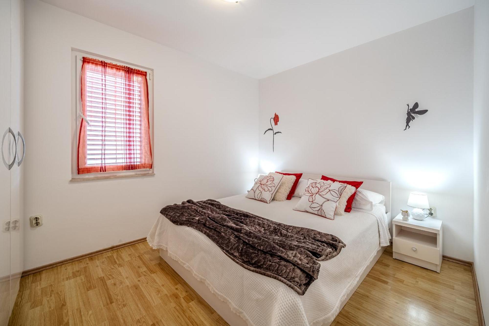 Milna - With Swimming Pool & Amazing Seaviews, Above Bijaka *