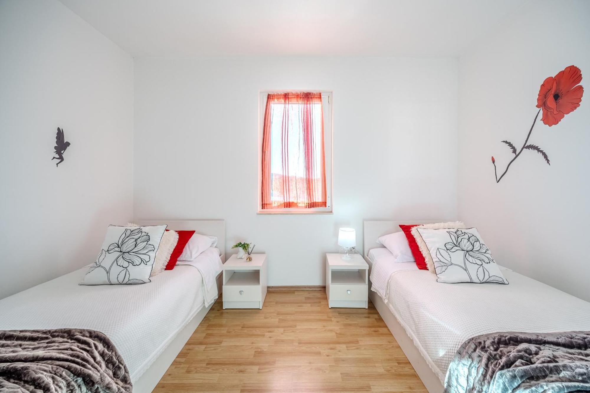 Apartment Milna - With Swimming Pool & Amazing Seaviews, Above Bijaka Milna (Brac)
