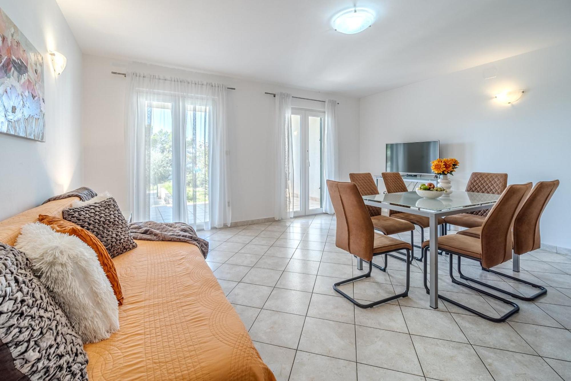 Milna - With Swimming Pool & Amazing Seaviews, Above Bijaka Apartment *