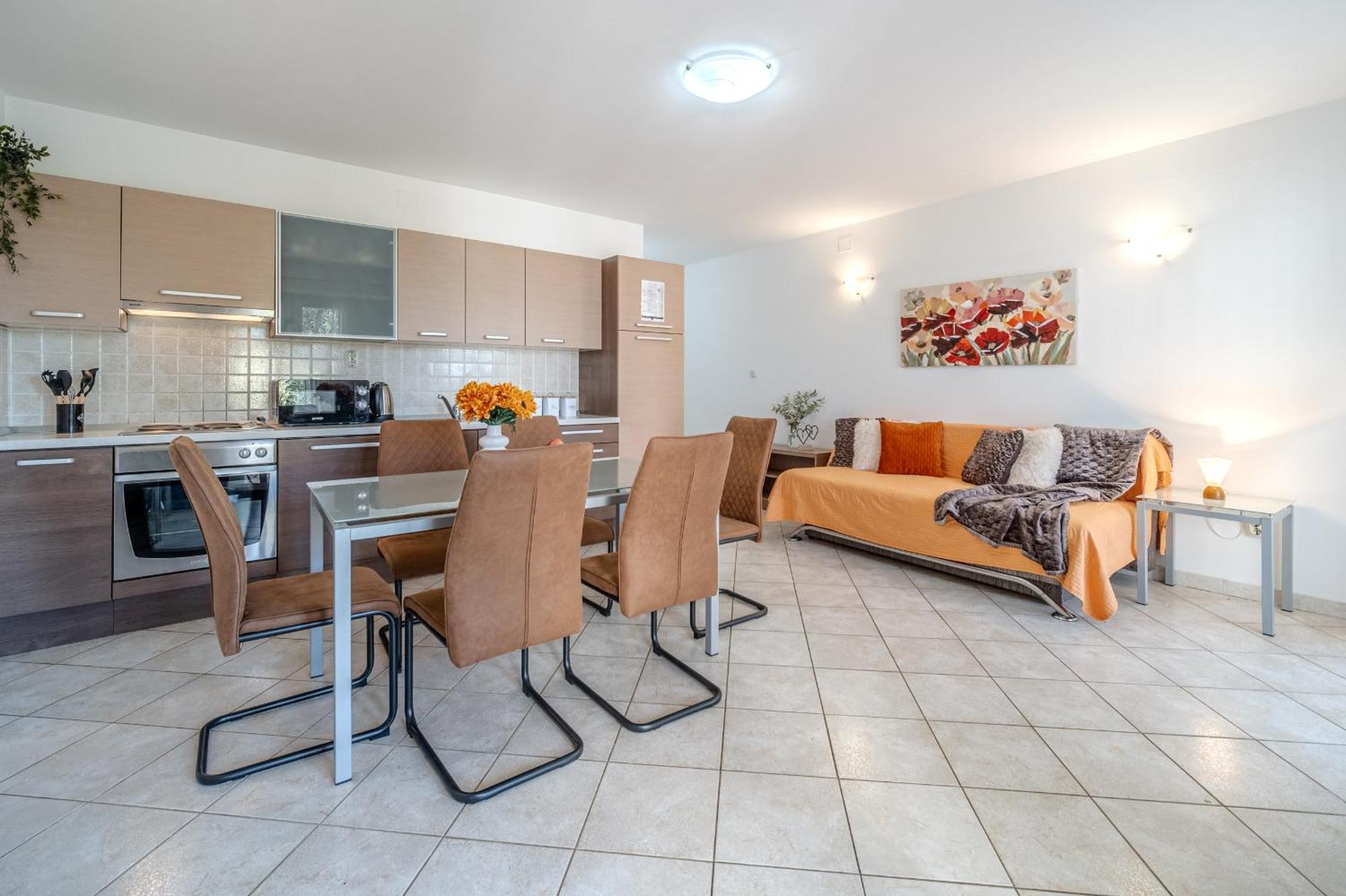 Milna - With Swimming Pool & Amazing Seaviews, Above Bijaka Apartment