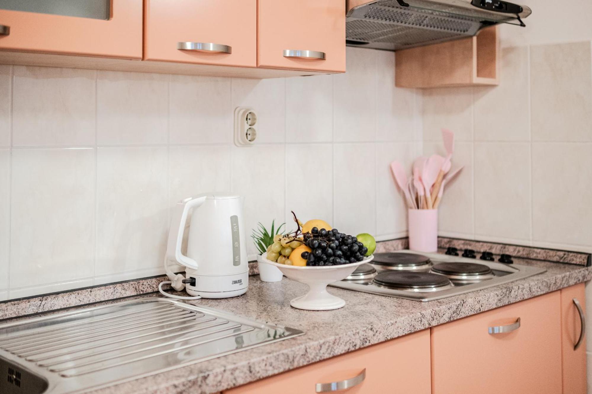 Apartment Milna - With Swimming Pool & Amazing Seaviews, Above Bijaka *
