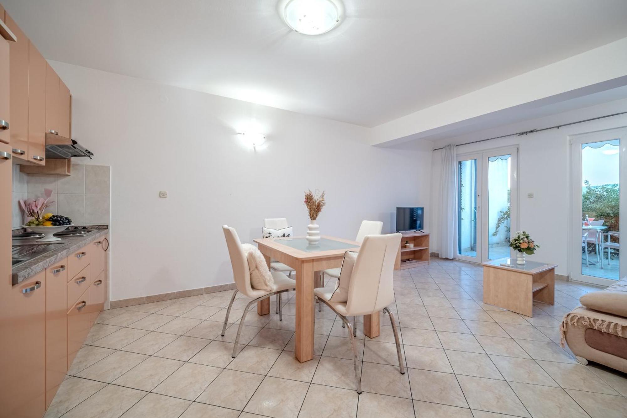 Apartment Milna - With Swimming Pool & Amazing Seaviews, Above Bijaka Milna (Brac)