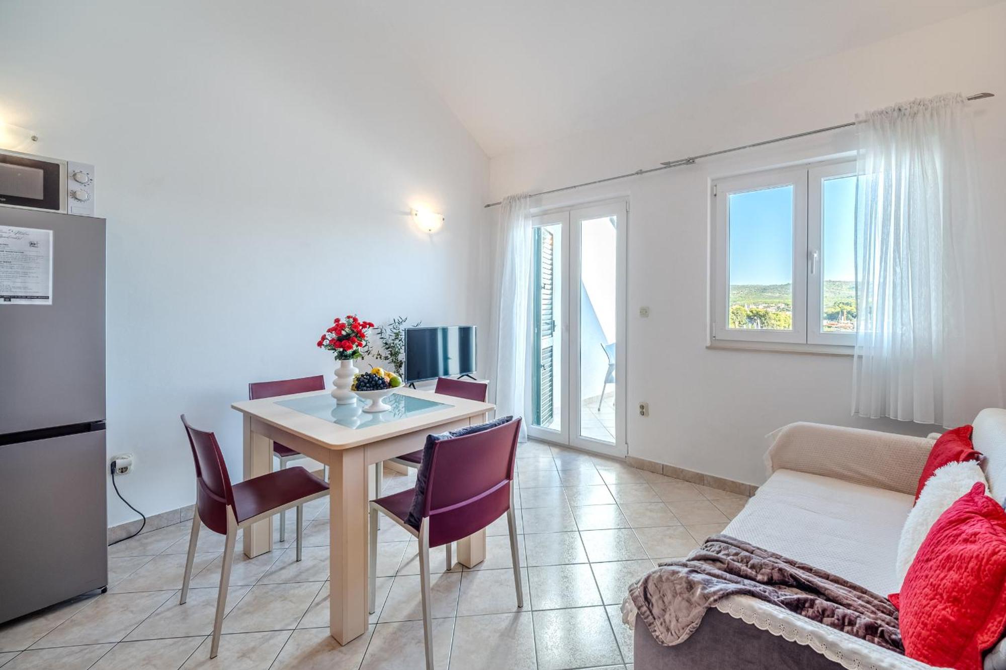 Milna - With Swimming Pool & Amazing Seaviews, Above Bijaka Apartment