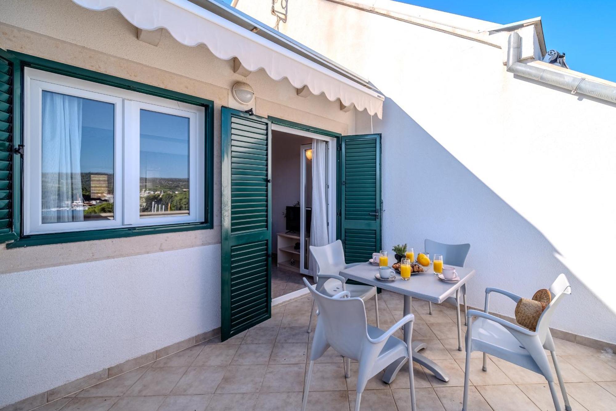 Milna - With Swimming Pool & Amazing Seaviews, Above Bijaka Apartment Milna (Brac)