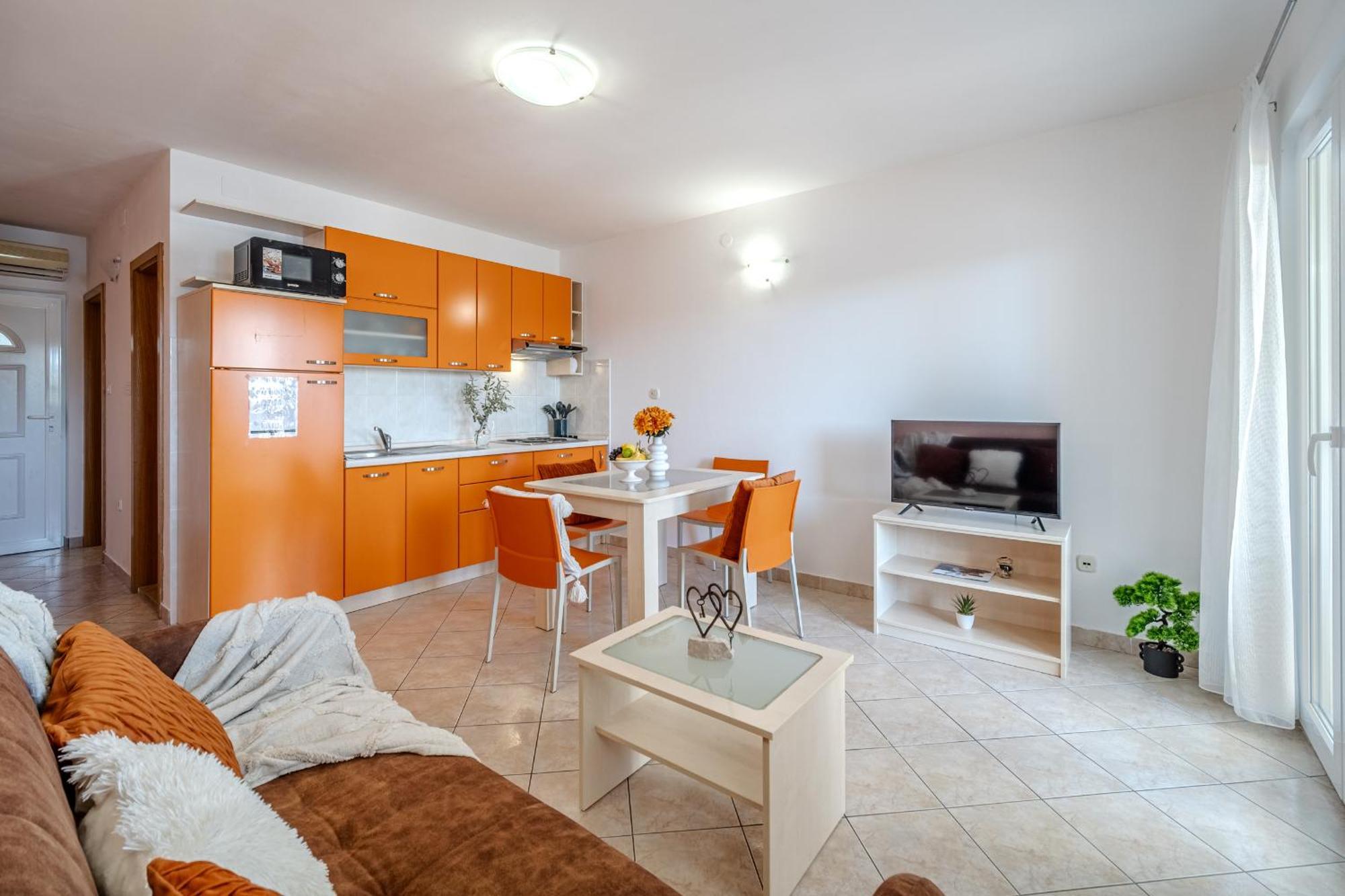 Milna - With Swimming Pool & Amazing Seaviews, Above Bijaka