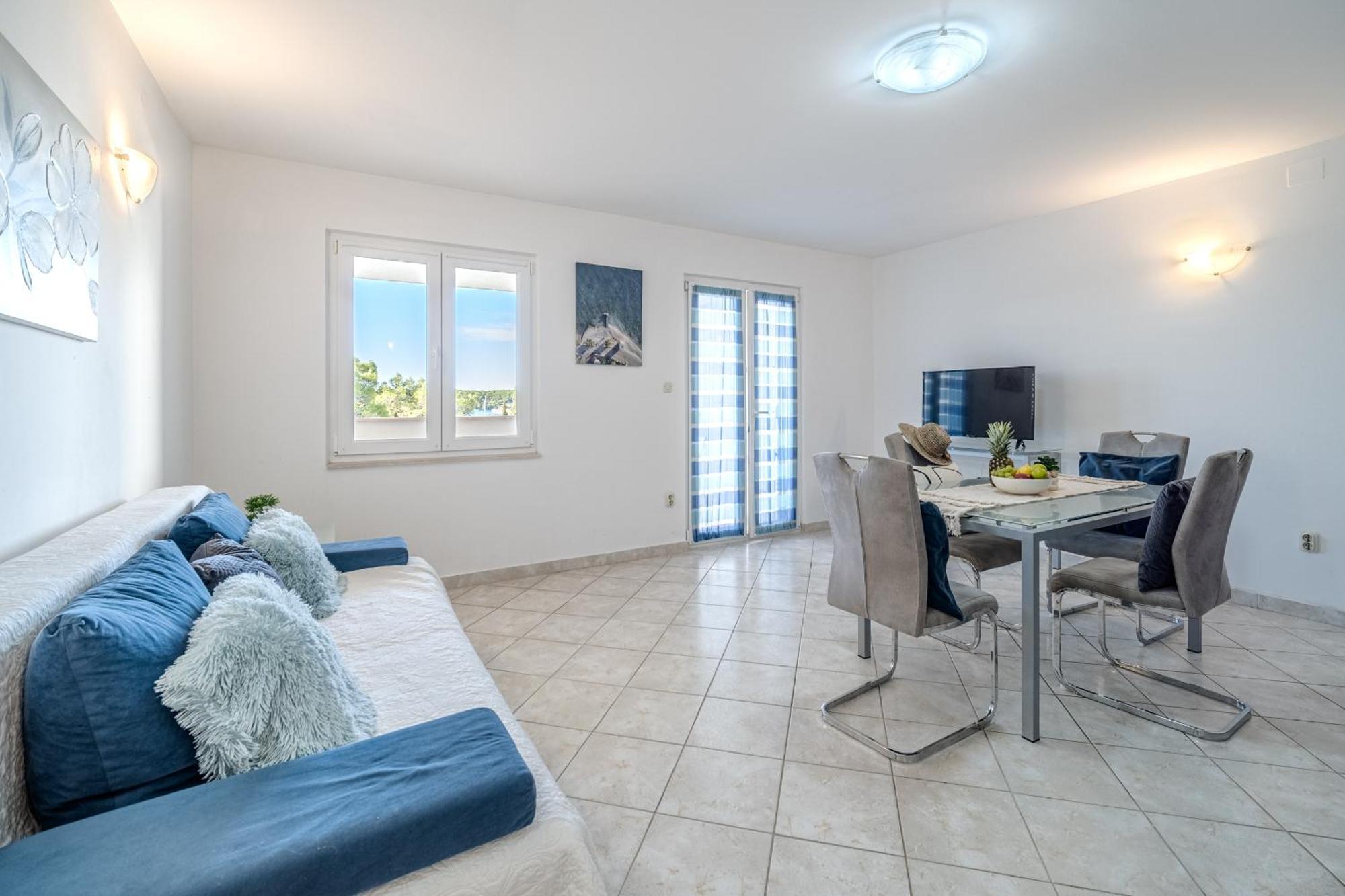 Milna - With Swimming Pool & Amazing Seaviews, Above Bijaka Apartment *