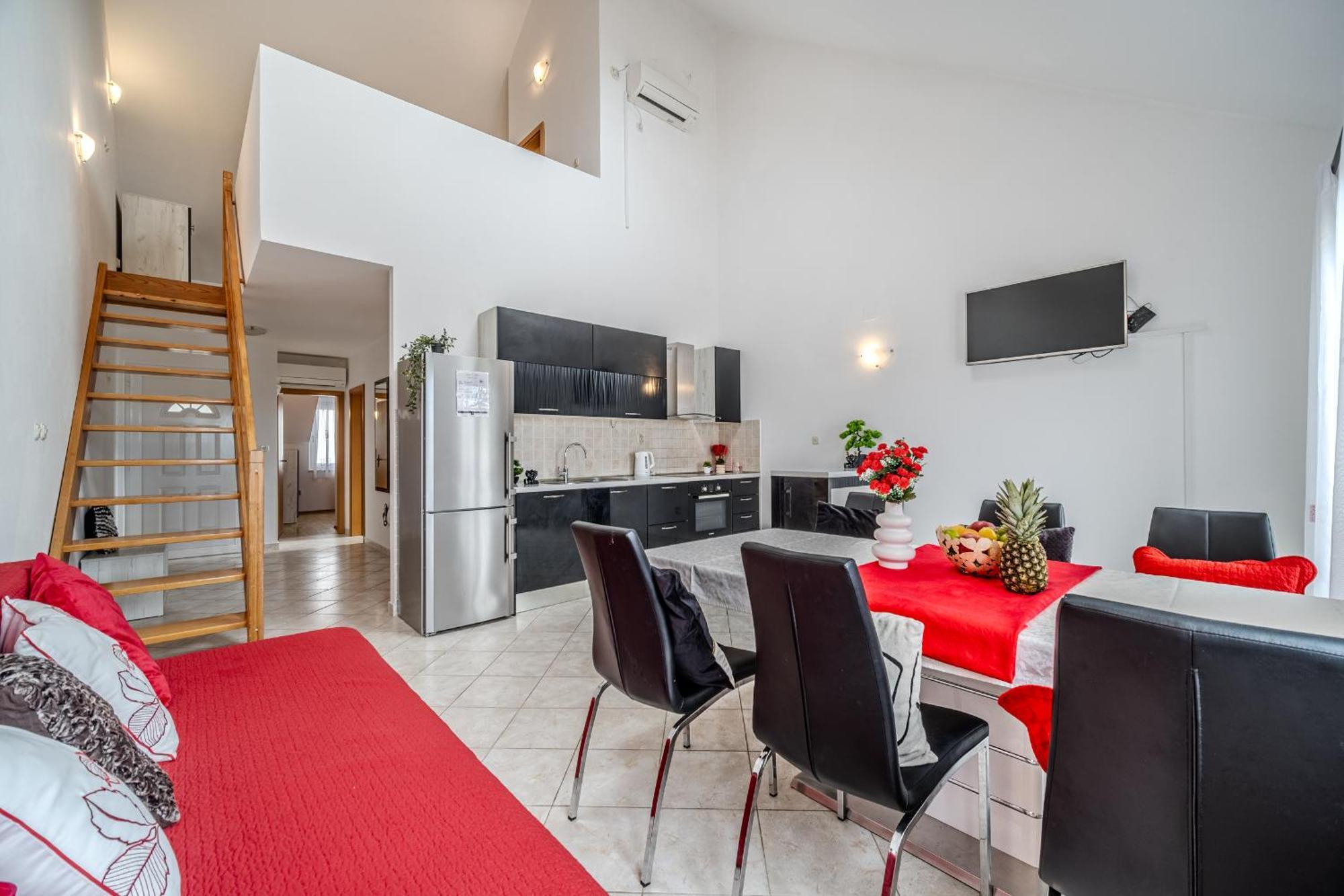 Milna - With Swimming Pool & Amazing Seaviews, Above Bijaka Apartment