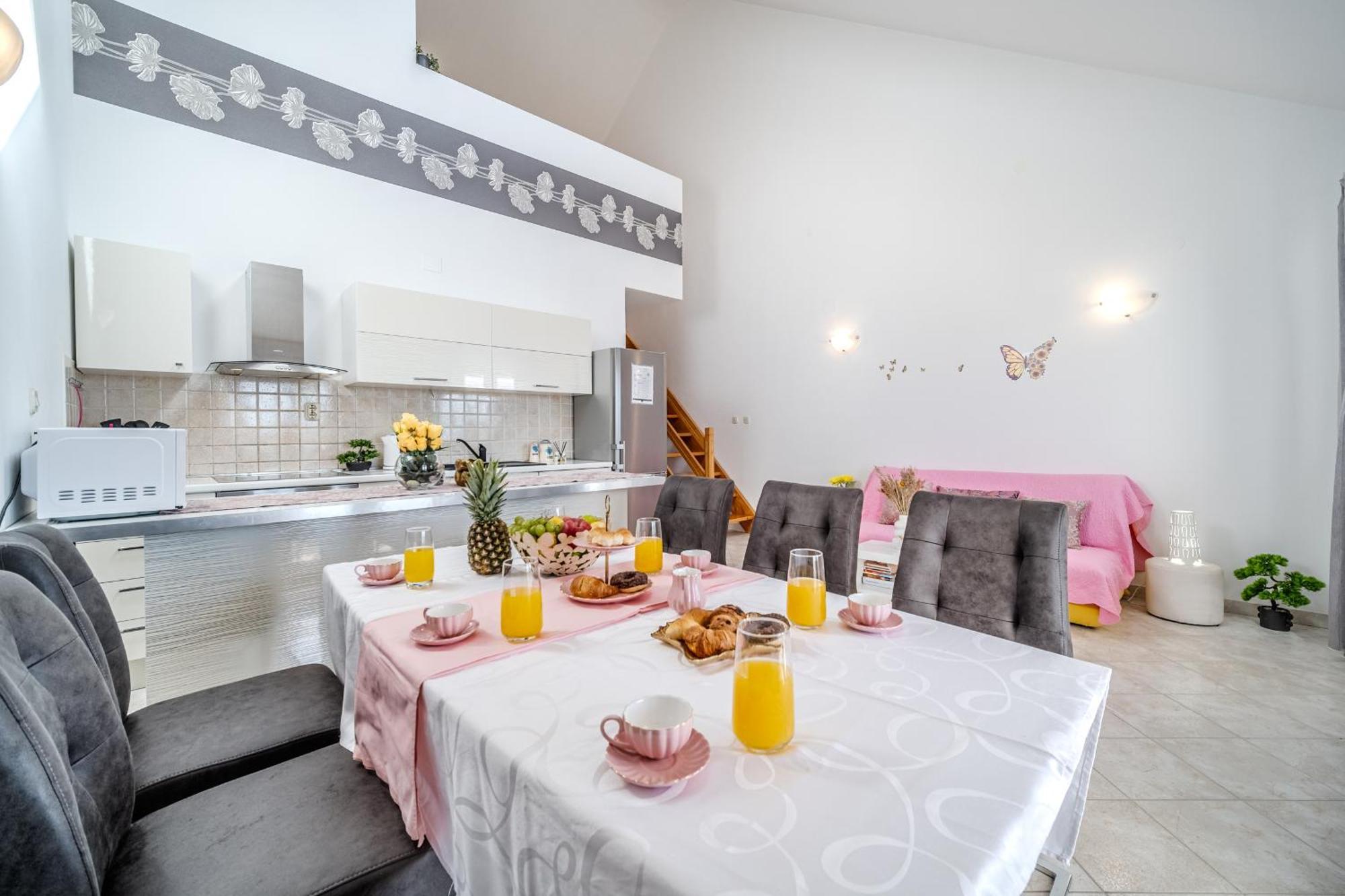 Apartment Milna - With Swimming Pool & Amazing Seaviews, Above Bijaka Milna (Brac)