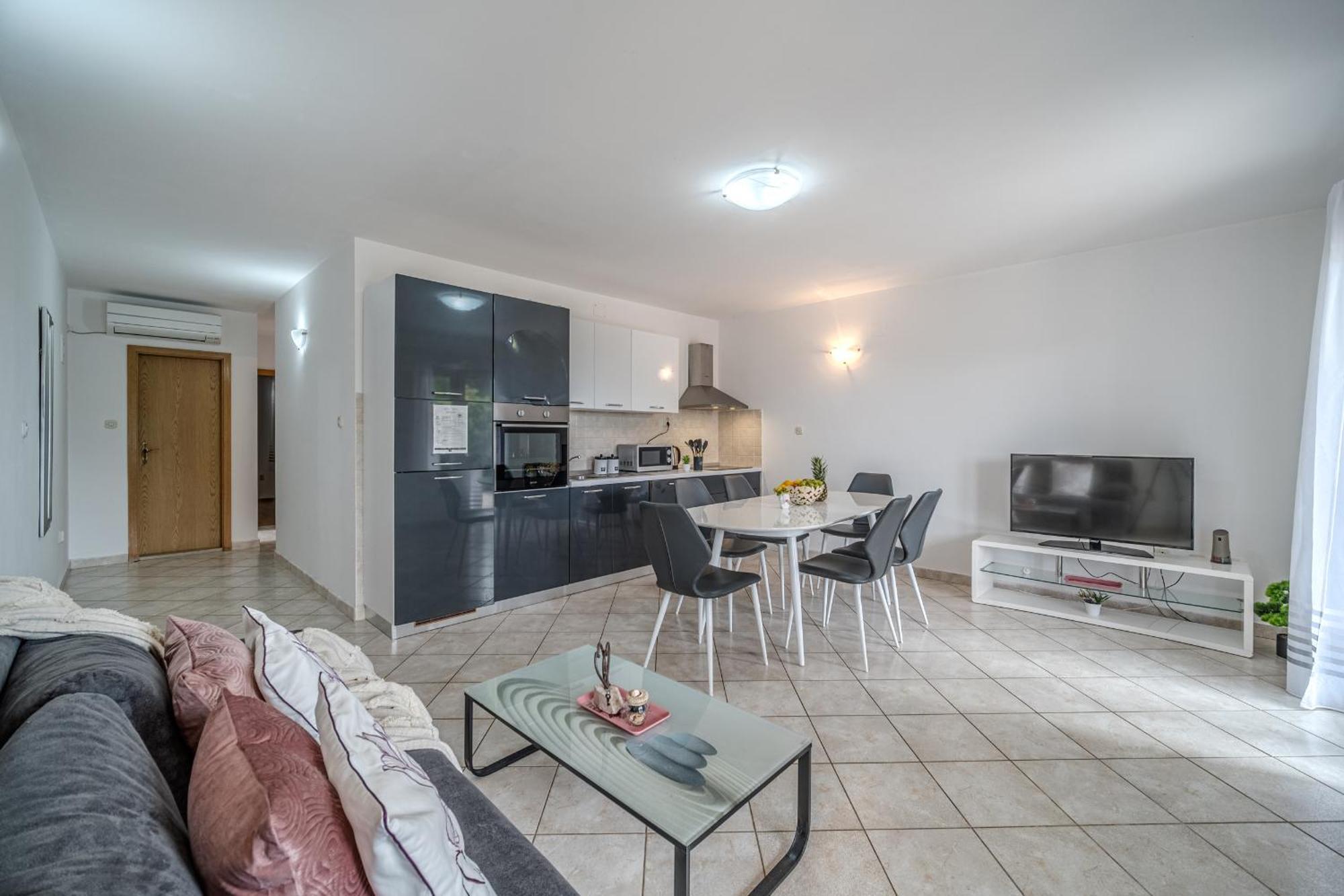 Milna - With Swimming Pool & Amazing Seaviews, Above Bijaka * Milna (Brac)
