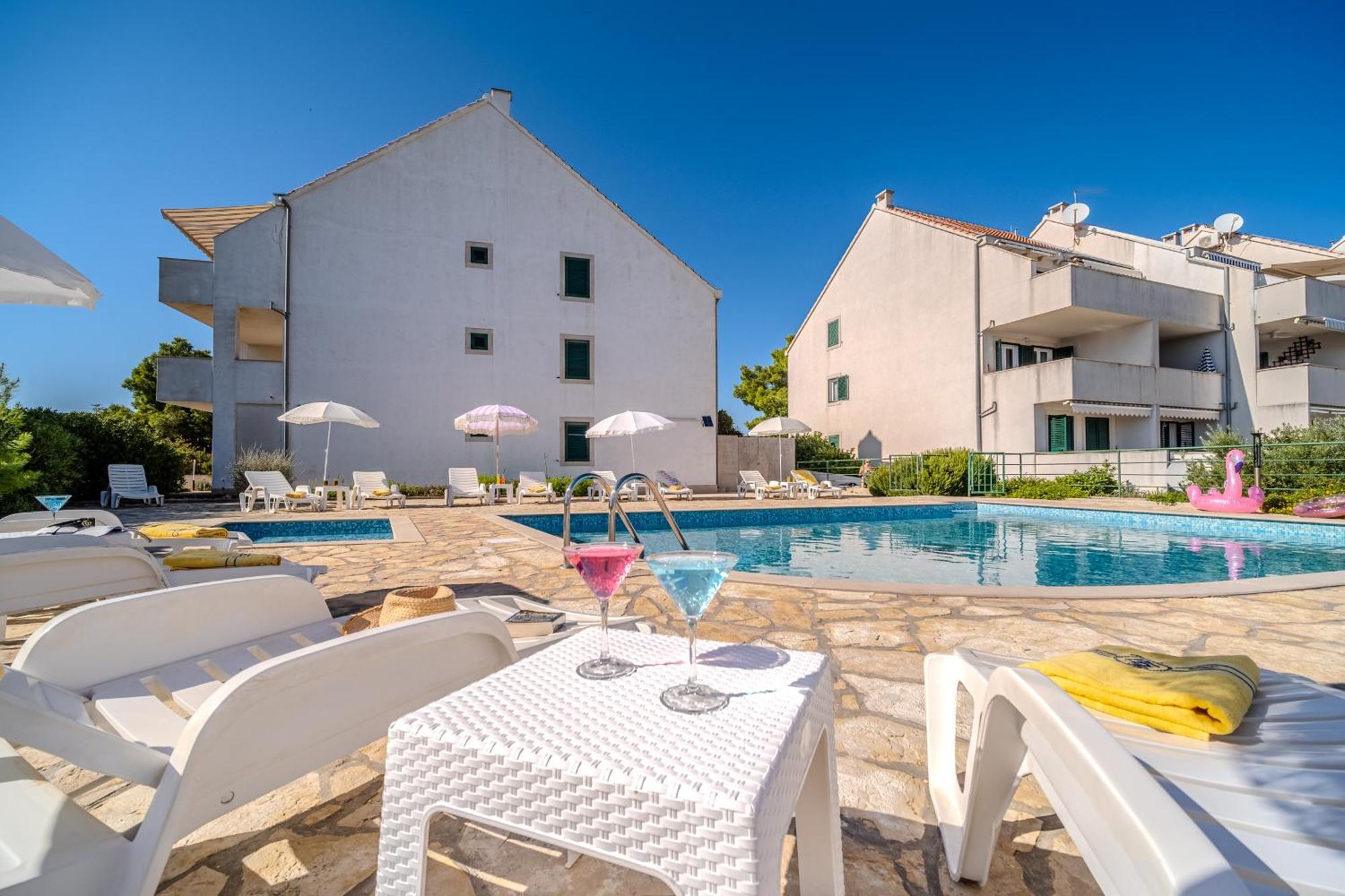 Milna - With Swimming Pool & Amazing Seaviews, Above Bijaka *