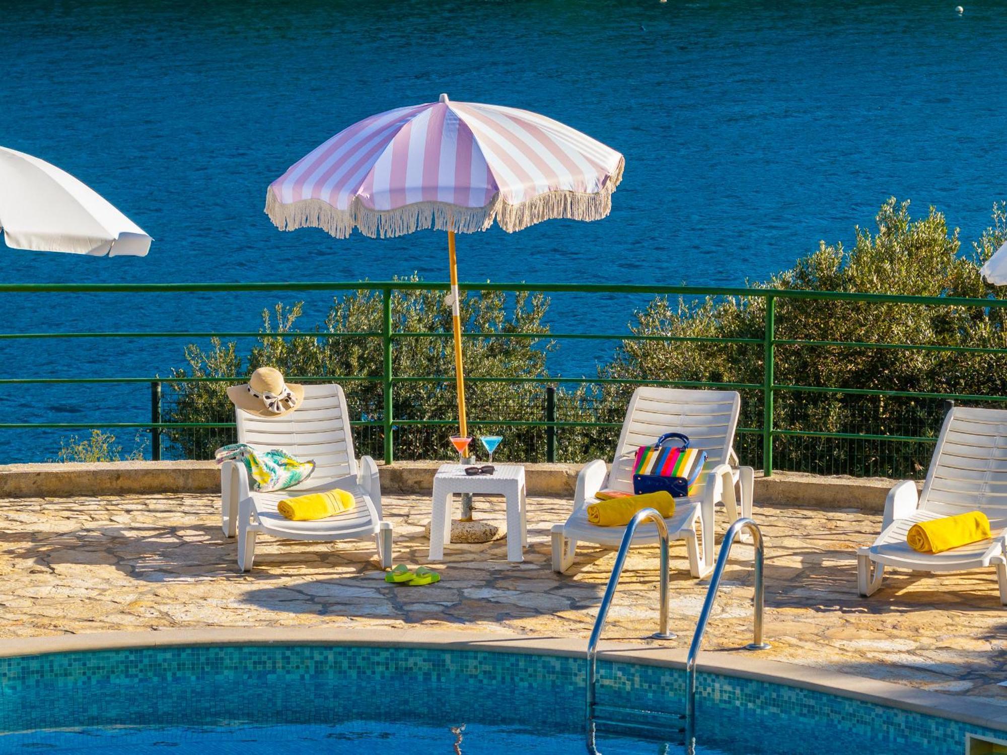 Milna - With Swimming Pool & Amazing Seaviews, Above Bijaka Apartment *