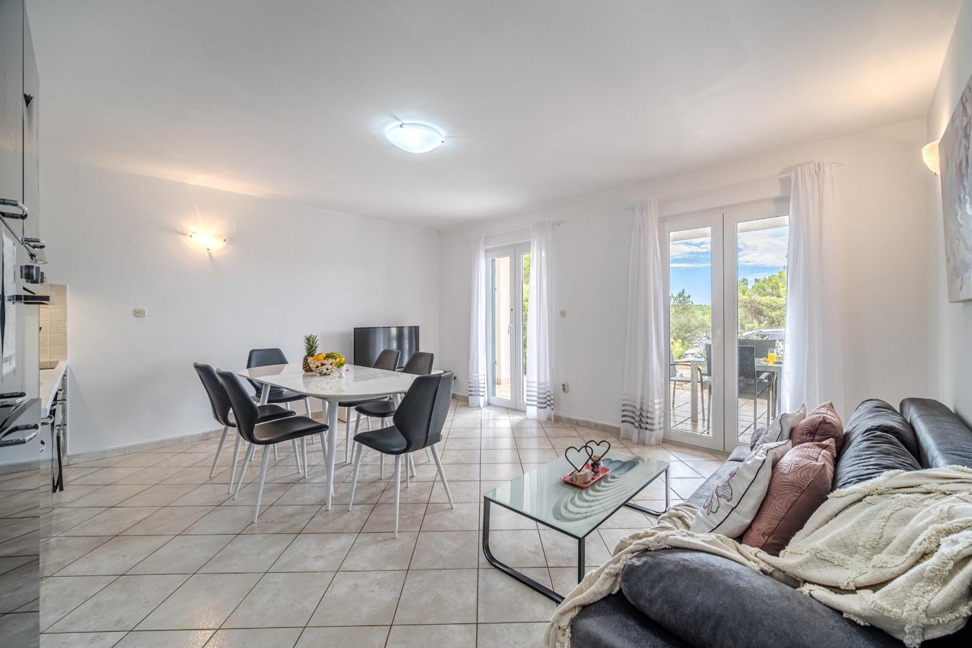 Milna - With Swimming Pool & Amazing Seaviews, Above Bijaka Apartment *