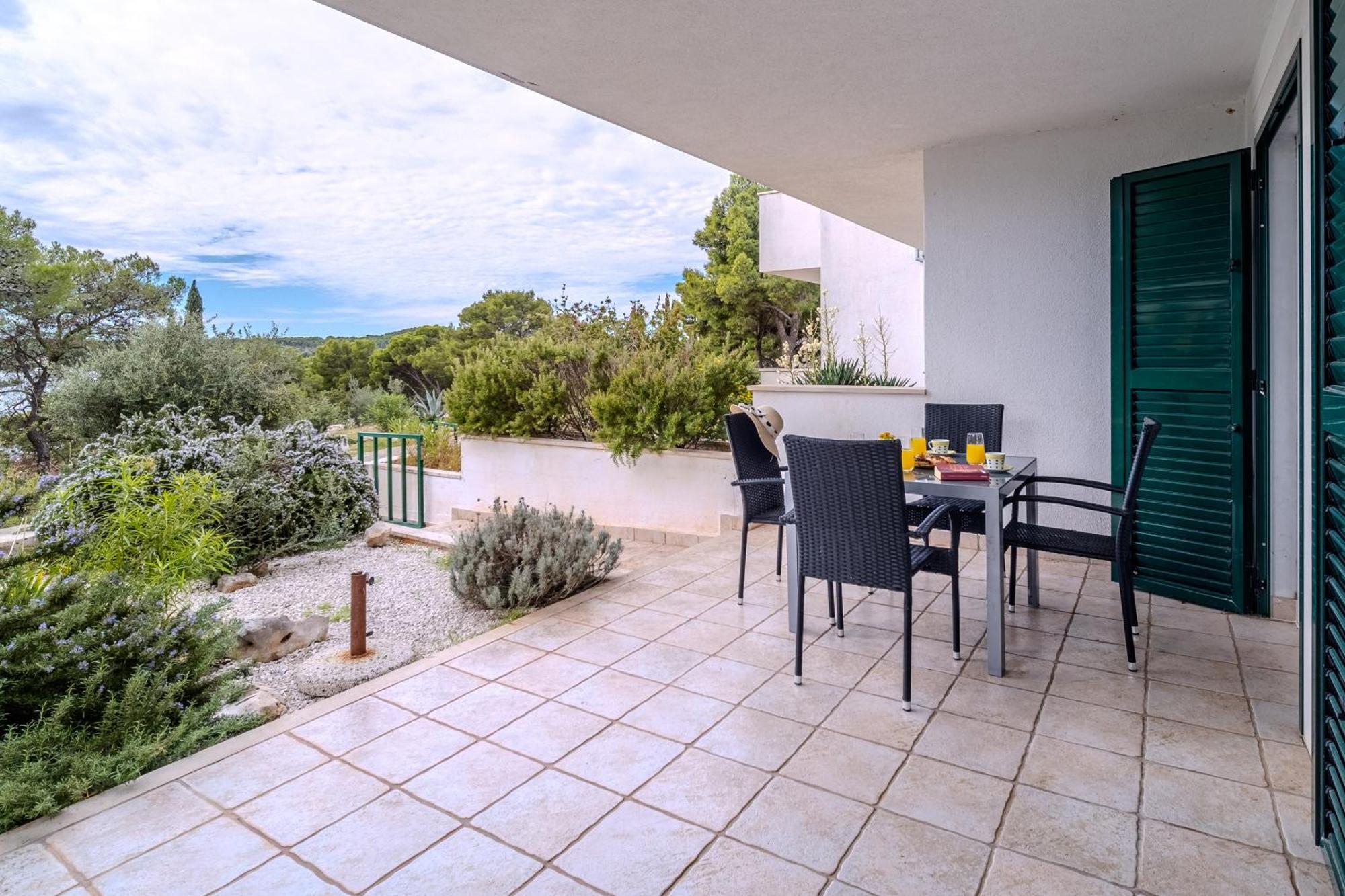 Milna - With Swimming Pool & Amazing Seaviews, Above Bijaka Apartment Milna (Brac)