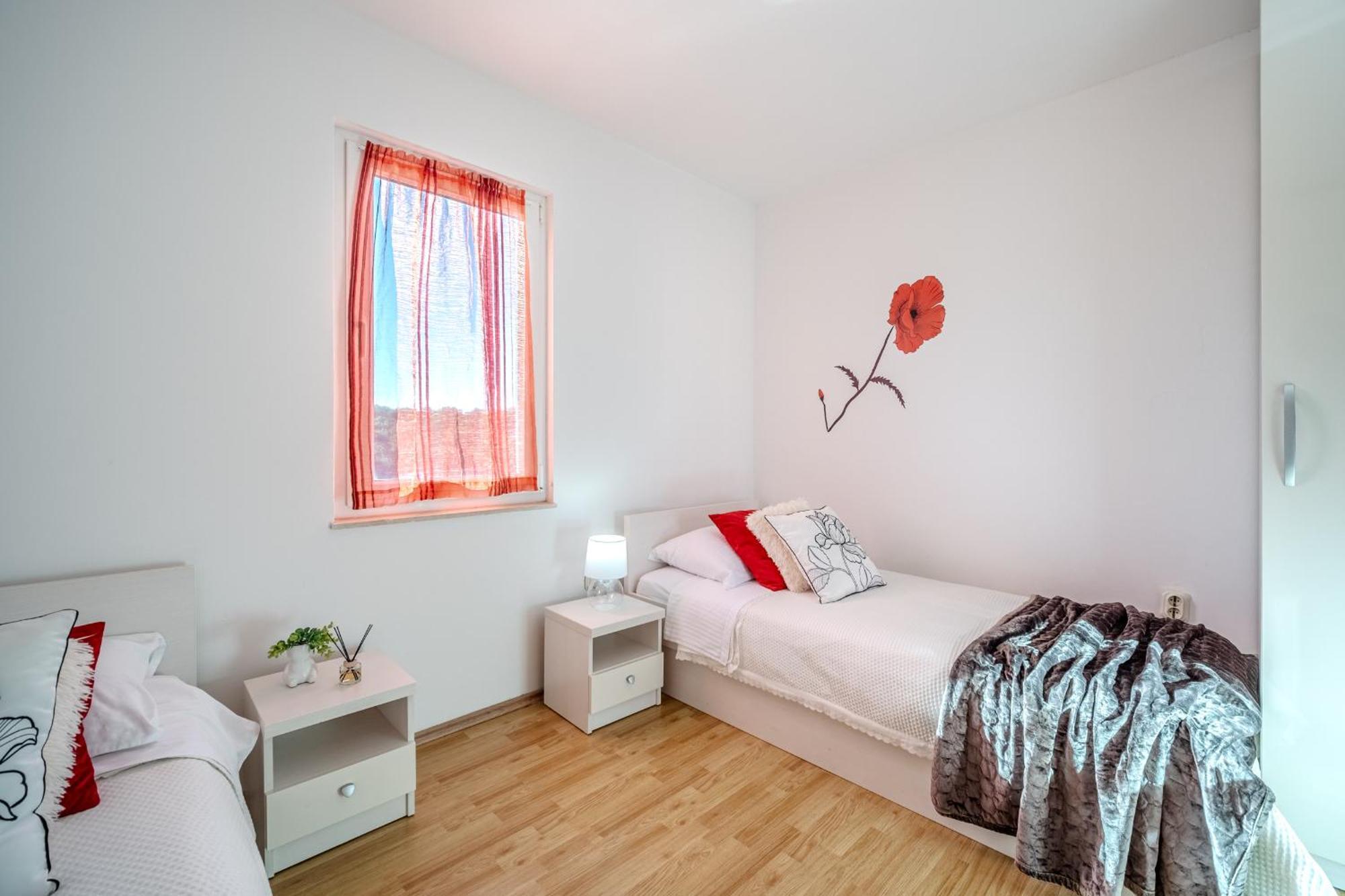 Milna - With Swimming Pool & Amazing Seaviews, Above Bijaka Apartmán