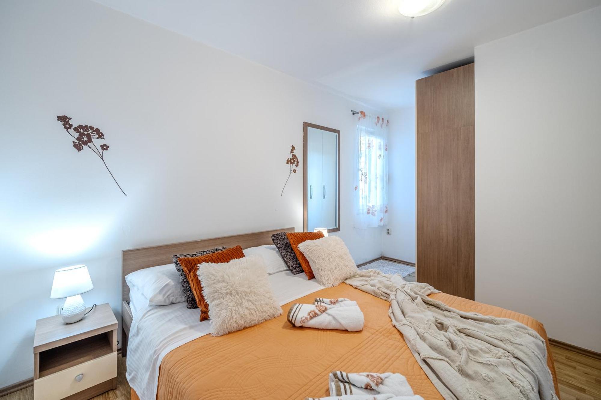 Milna - With Swimming Pool & Amazing Seaviews, Above Bijaka * Milna (Brac)
