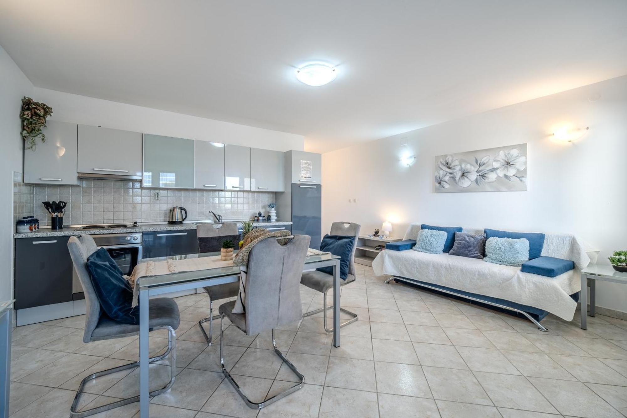 Milna - With Swimming Pool & Amazing Seaviews, Above Bijaka * Milna (Brac)