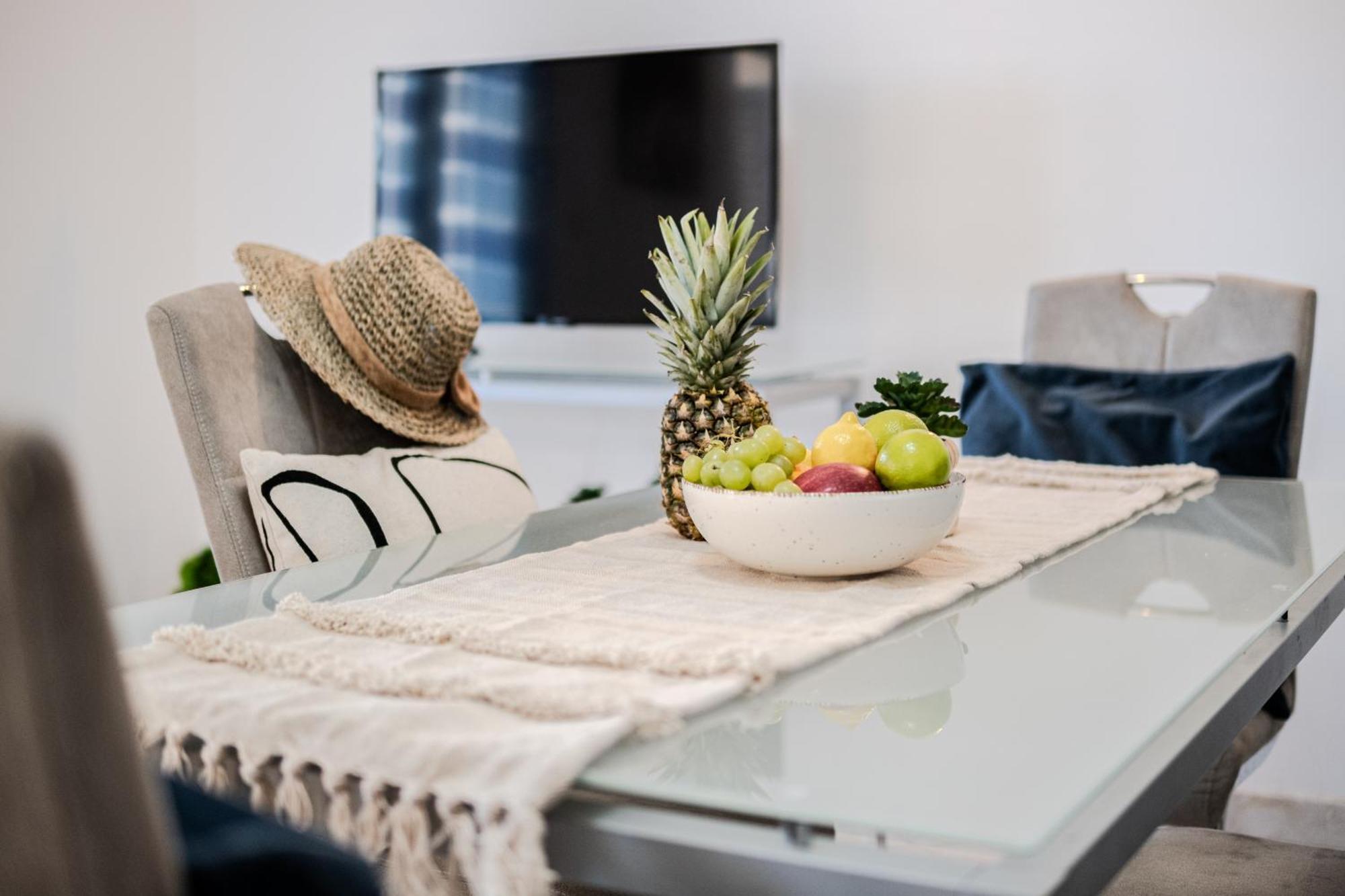 Apartmán Milna - With Swimming Pool & Amazing Seaviews, Above Bijaka *