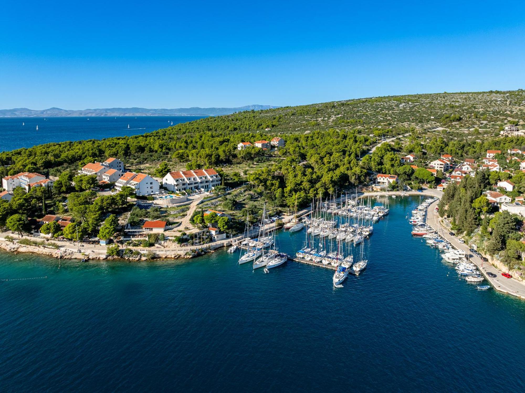 Milna - With Swimming Pool & Amazing Seaviews, Above Bijaka * Milna (Brac)