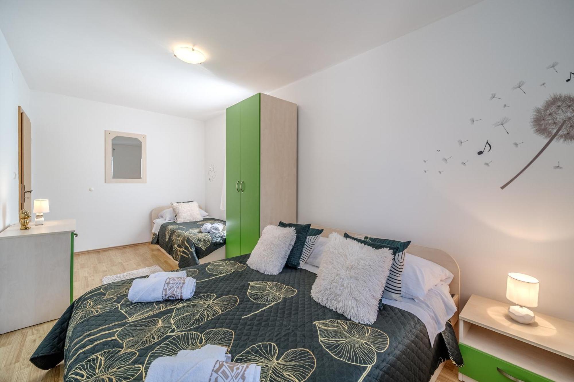 Apartmán Milna - With Swimming Pool & Amazing Seaviews, Above Bijaka